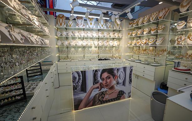 Voylla Malad Infiniti Mall Jewellery Accessory Mumbai